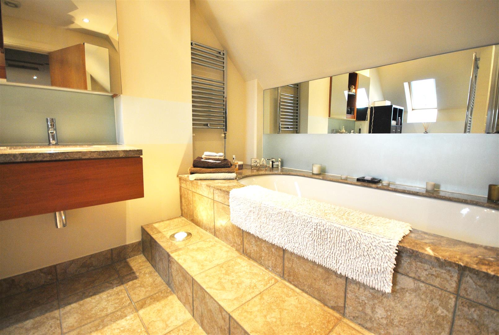 4 Bedrooms, House - Detached